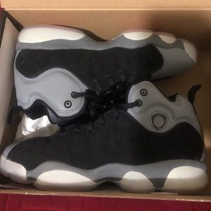 Jordan Jumpman Team II Prem BG. Size 6Y.
